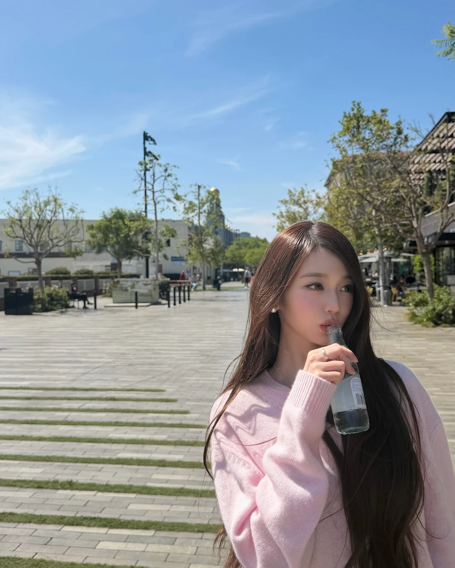 fe44770d-a07a-4466-b2fd-18c2243fd7ca_02.webp
